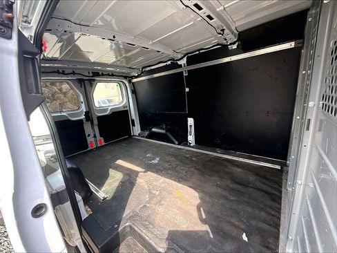 Used 2018 Ford Transit 250 130 Low Roof image 19
