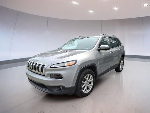 Used 2016 Jeep Cherokee Latitude image 2