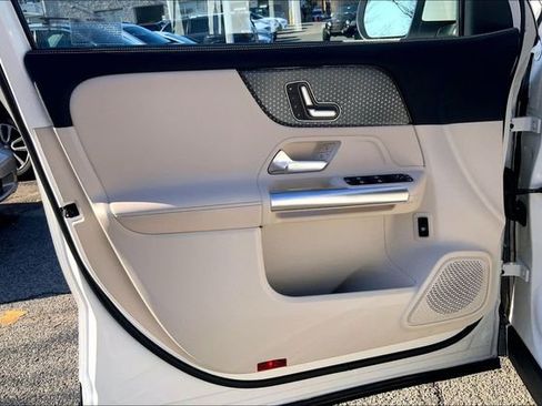 Used 2025 Mercedes-Benz GLA 250 4MATIC image 17