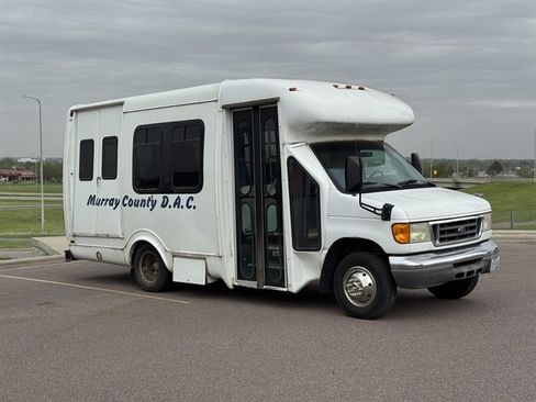 Used 2003 Ford E-350 and Econoline 350 Super Duty RWD image 3
