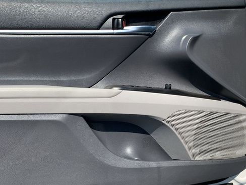 Used 2023 Toyota Camry SE image 13