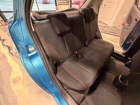 Used 2011 MAZDA MAZDA2 Touring FWD image 5