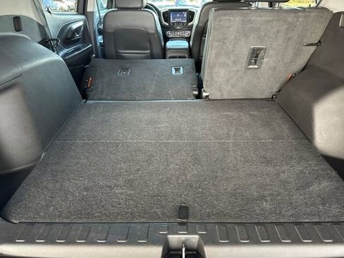 Used 2024 GMC Terrain SLT image 17