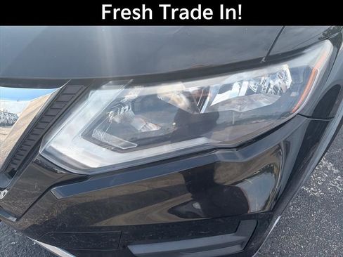 Used 2018 Nissan Rogue SV FWD image 4
