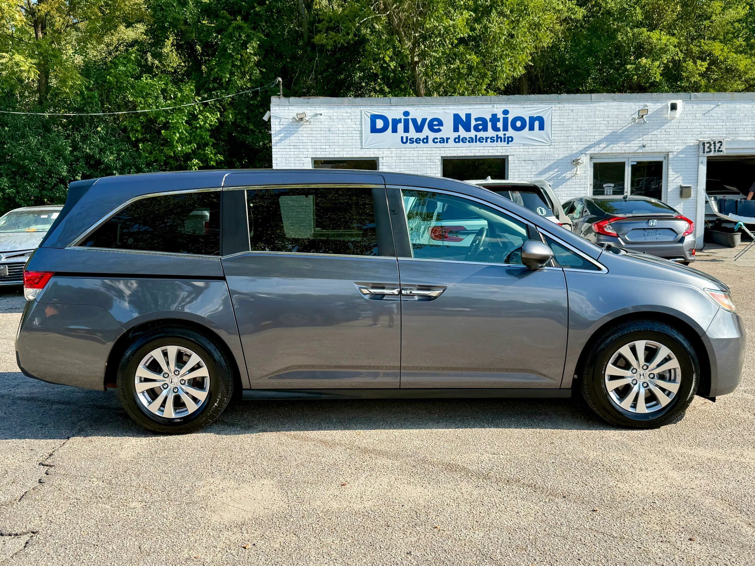 Used 2016 Honda Odyssey SE image 4