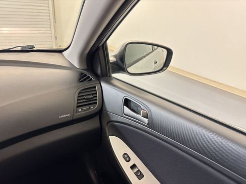 Used 2017 Hyundai Accent SE FWD image 25