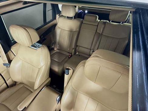 Used 2025 Land Rover Range Rover Long Wheelbase SE AWD/4WD image 14