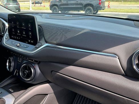 Used 2025 Chevrolet Blazer LT w/ Convenience Package image 17