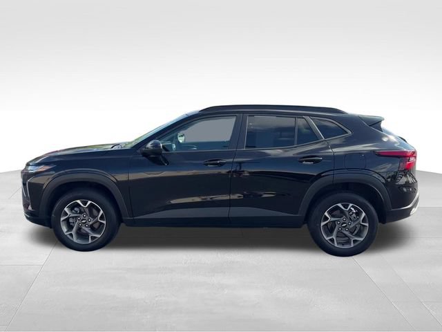 Used 2025 Chevrolet Trax LT w/ LT Convenience Package FWD image 3