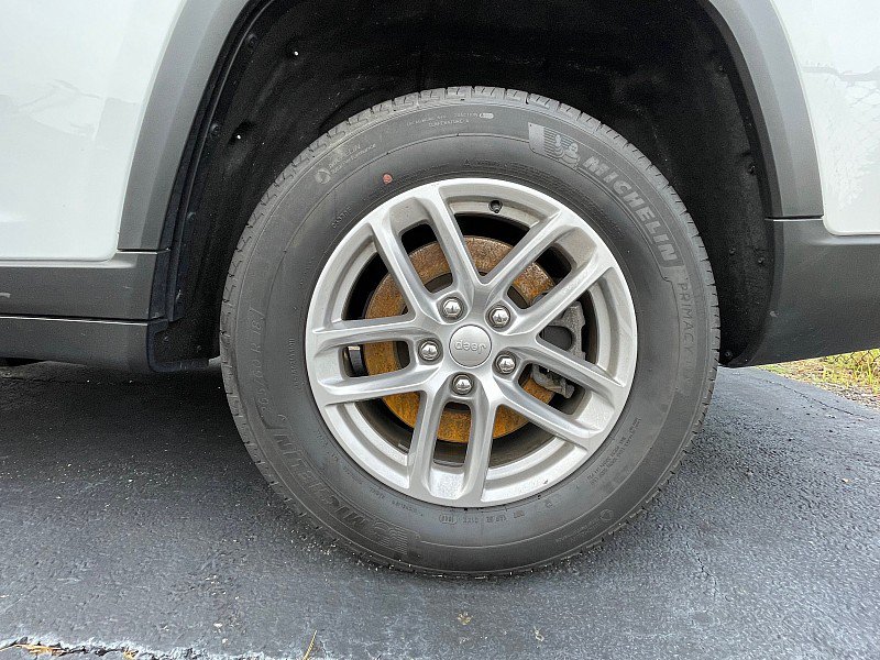 Used 2025 Jeep Grand Cherokee L Laredo AWD/4WD image 8