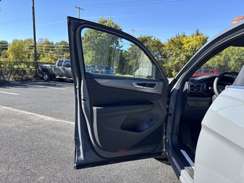 New 2026 Volkswagen Atlas Cross Sport SE image 11