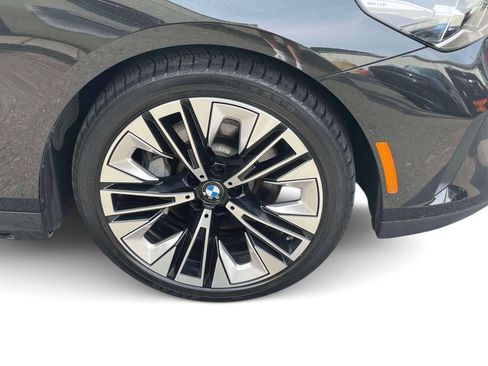 Used 2025 BMW 530i xDrive w/ Premium Package AWD/4WD image 12