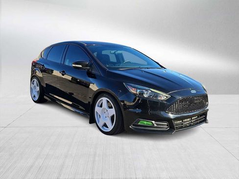 Used 2017 Ford Focus ST w/ Equipment Group 402A image 2