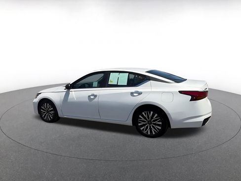 Used 2025 Nissan Altima 2.5 SV FWD image 10