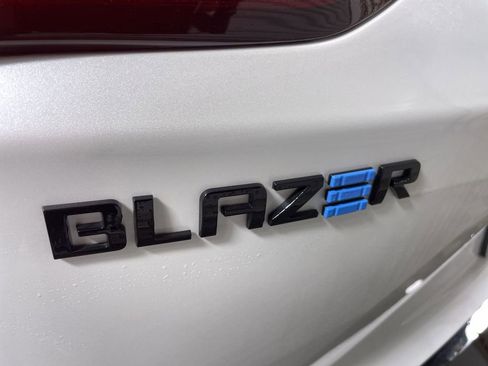 New 2025 Chevrolet Blazer EV RS image 32