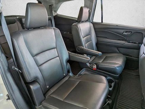 Used 2019 Honda Pilot Touring image 19