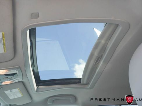Used 2019 Toyota Sienna XLE w/ XLE Navigation Package FWD image 11