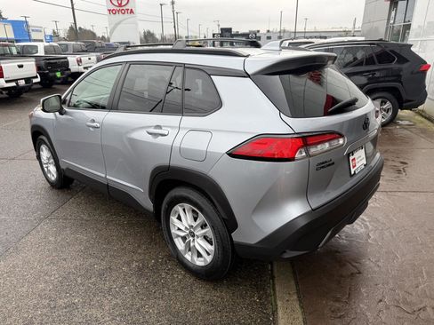 Certified 2022 Toyota Corolla Cross LE w/ Moonroof Package image 4