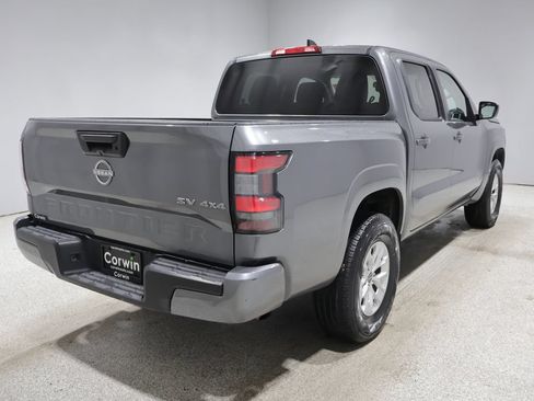 Used 2024 Nissan Frontier SV AWD/4WD image 2