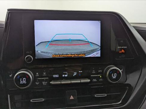 Used 2023 Toyota Highlander XSE FWD image 30