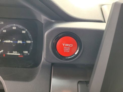 Used 2024 Toyota Tacoma TRD Off-Road w/ TRD Off Road Upgrade Package AWD/4WD image 18