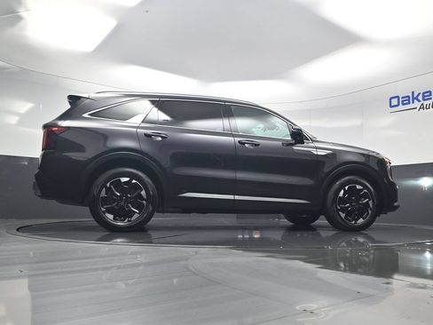 Certified 2025 Kia Sorento S w/ Panoramic Sunroof Package FWD image 48