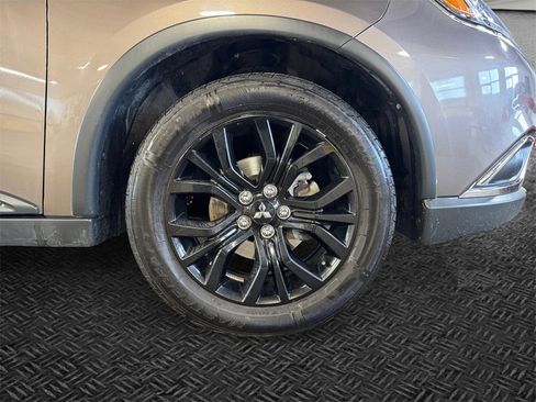 Used 2018 Mitsubishi Outlander LE image 11