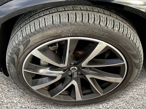 Used 2021 Volvo XC90 T6 Momentum w/ Protection Package Premier image 9