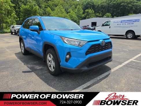 Used 2019 Toyota RAV4 XLE AWD/4WD image 3
