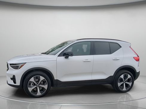 Used 2026 Volvo XC40 B5 Plus AWD/4WD image 15