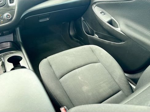 Used 2025 Chevrolet Malibu RS FWD image 22