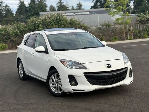 Used 2013 MAZDA MAZDA3 i Grand Touring w/ Tech Pkg FWD image 4