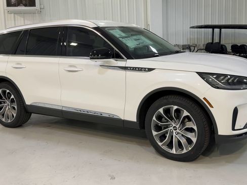 New 2026 Lincoln Aviator AWD image 3