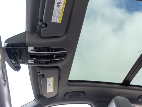 Certified 2022 Porsche Cayenne AWD/4WD image 24