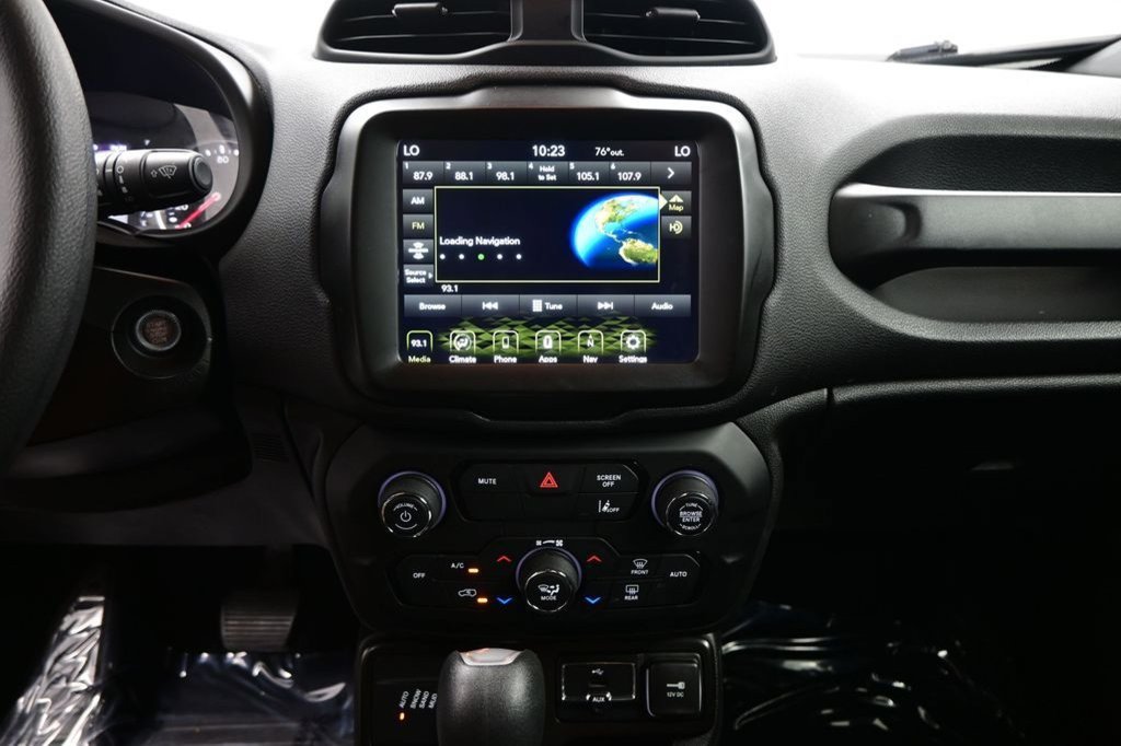 Used 2023 Jeep Renegade Latitude AWD/4WD image 28