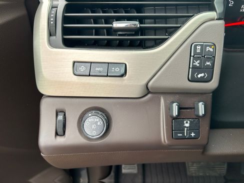 Used 2019 GMC Yukon XL Denali w/ Denali Ultimate Package image 29