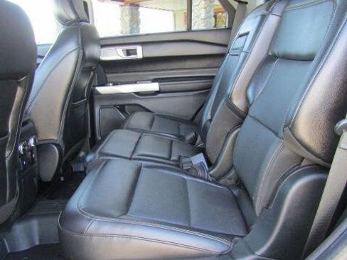 Used 2022 Ford Explorer Limited w/ Equipment Group 301A AWD/4WD image 10