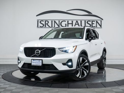 Used 2023 Volvo XC40 B5 Ultimate w/ Climate Package image 25