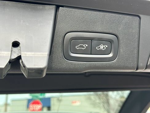 Used 2019 Volvo XC60 T5 Momentum w/ Premium Package image 21