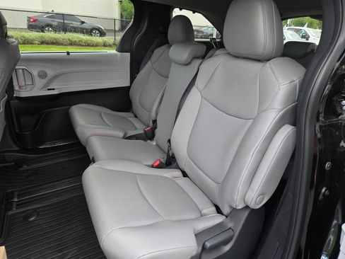 Certified 2026 Toyota Sienna XLE FWD image 11