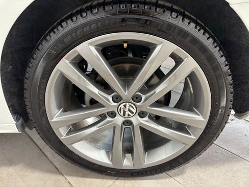 Used 2018 Volkswagen Passat 2.0T R-Line w/ R-Line Lighting Package image 10