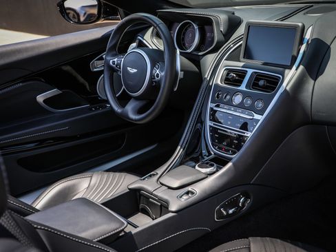 Used 2022 Aston Martin DB11 Volante RWD image 13