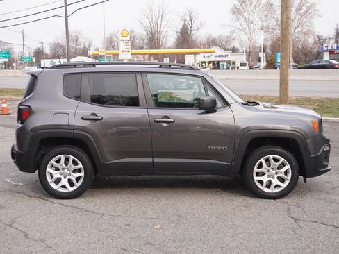 Used 2018 Jeep Renegade Latitude image 13