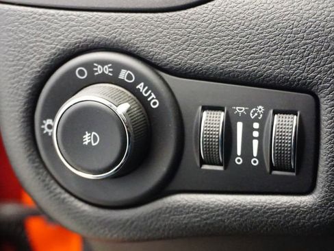 Certified 2021 Jeep Cherokee Trailhawk w/ Sun, Sound & Nav Group image 29