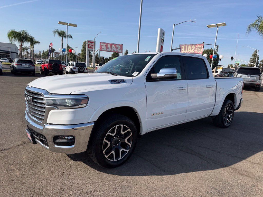 Used 2025 RAM 1500 Laramie AWD/4WD image 3