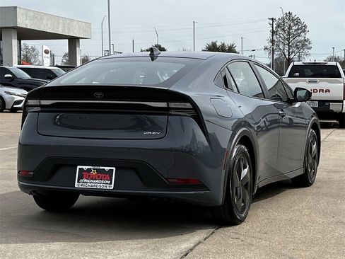 Used 2025 Toyota Prius Plug-In Hybrid image 4