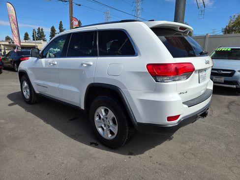 Used 2015 Jeep Grand Cherokee Laredo w/ Quick Order Package 23E AWD/4WD image 2