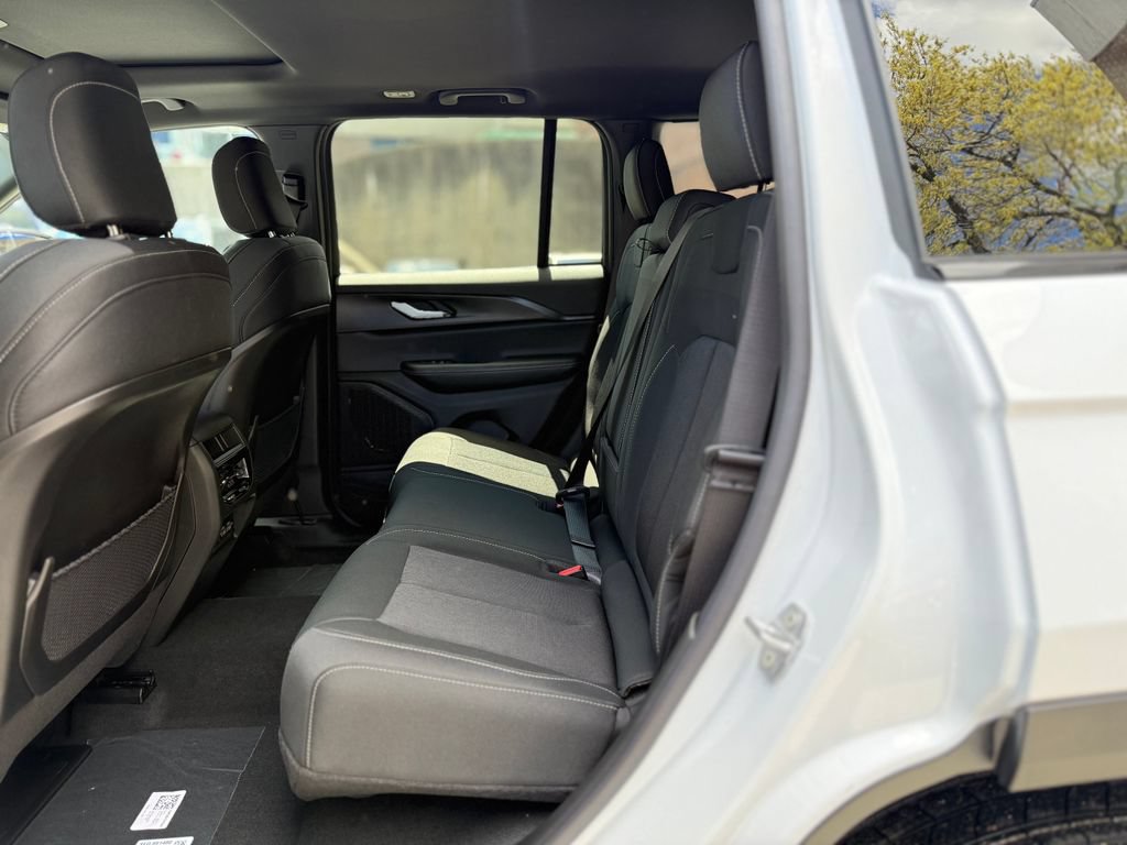 New 2026 Jeep Grand Cherokee Laredo X AWD/4WD image 25