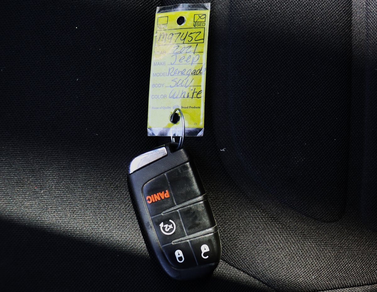 Used 2021 Jeep Renegade Latitude w/ Convenience Group FWD image 58