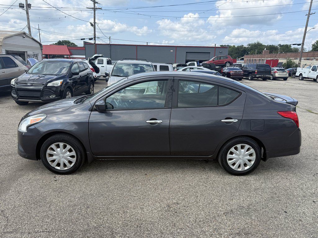 Used 2015 Nissan Versa SV FWD image 3